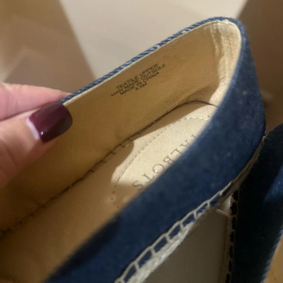 Women’s TALBOTS Izzy Embroidered Denim Flower Espadrilles. Size 8.5. - Picture 4 of 10